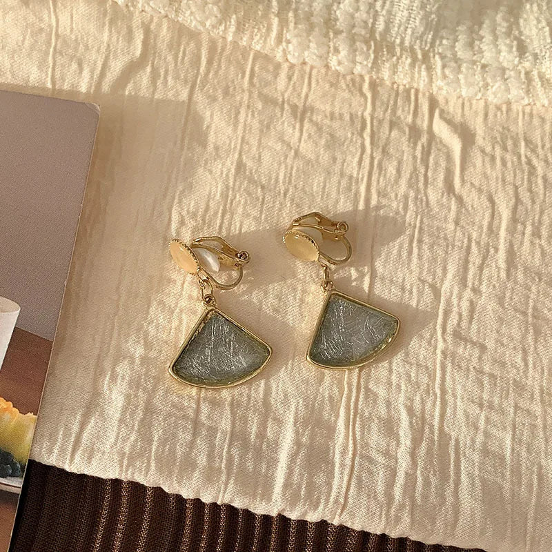 Simple Female Ear Clip Without Ear Hole Retro and Versatile Temperament Advanced Sense Minority Design Sense Pearl Earrings