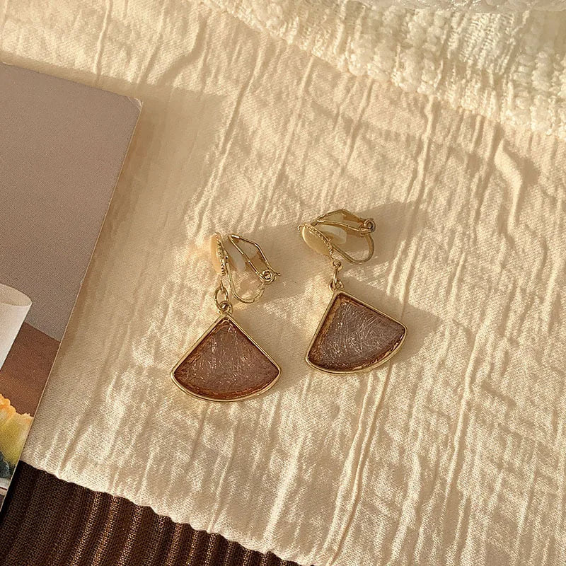 Simple Female Ear Clip Without Ear Hole Retro and Versatile Temperament Advanced Sense Minority Design Sense Pearl Earrings