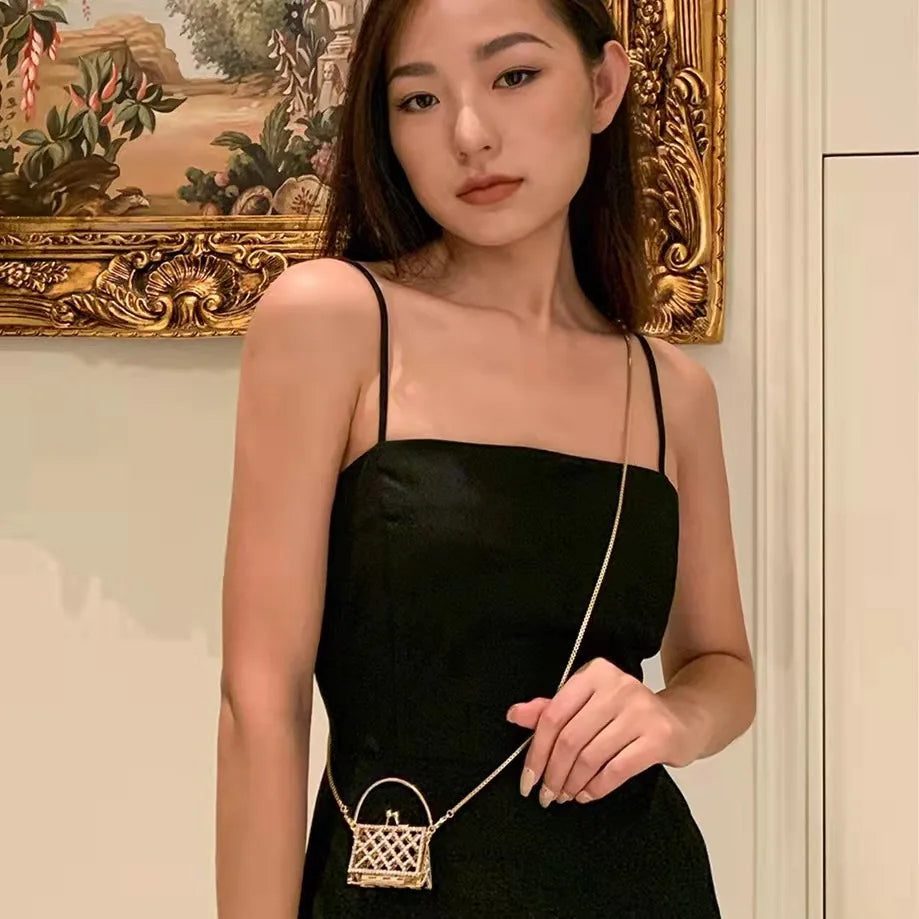 Diagonal waist bag