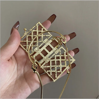 Diagonal waist bag