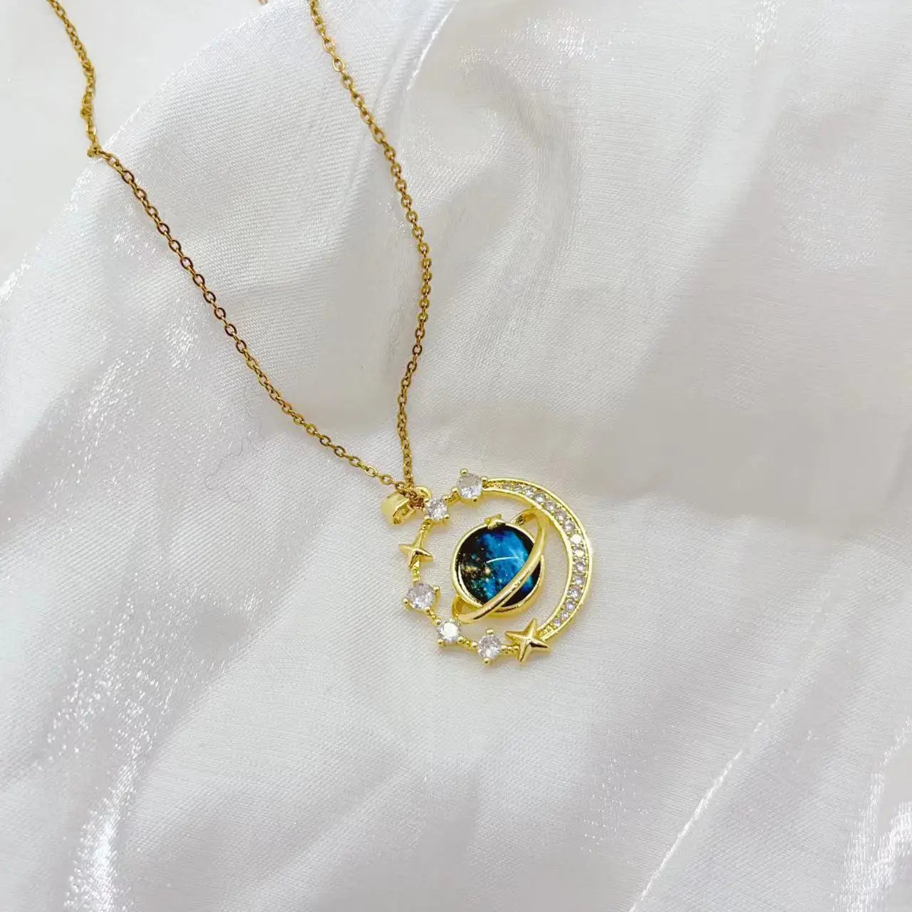 pendant necklace